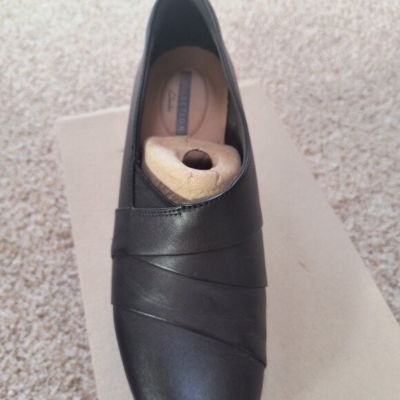 Clarks Black Loafer shoe-8 New in box - Picture 4 of 7